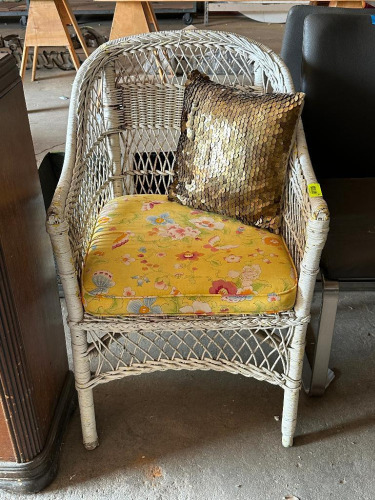 VINTAGE CHAIR