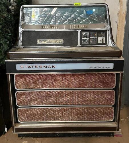 VINTAGE STATESMAN JUKEBOX