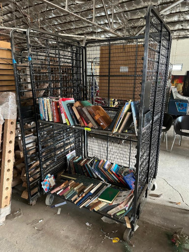 ROLLING CART WITH LARGE GROUP OF ASSORTED BOOKS
