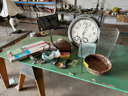 LARGE GROUP OF ASSORTED D&Eacute;COR AND HOME ITEMS