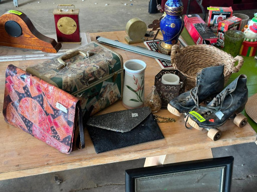 LARGE GROUP OF ASSORTED D&Eacute;COR AND HOME ITEMS