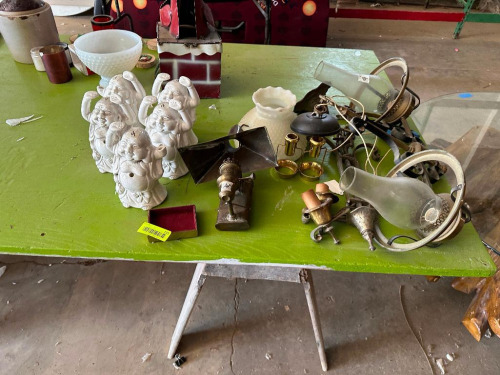 LARGE GROUP OF ASSORTED D&Eacute;COR AND HOME ITEMS