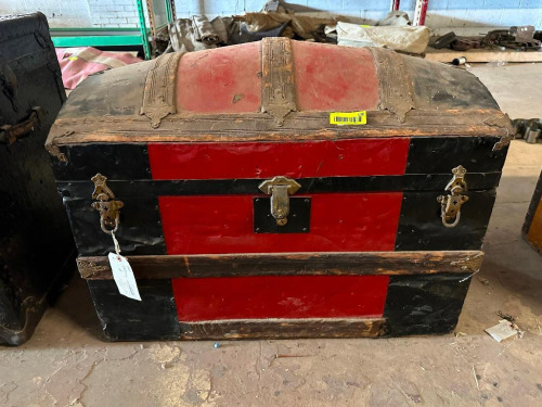 VINTAGE TRUNK