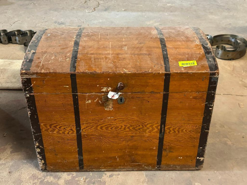 VINTAGE TRUNK