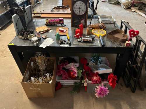 VINTAGE WORK TABLE WITH LARGE ASSORTMENT OF VINTAGE D&Eacute;COR