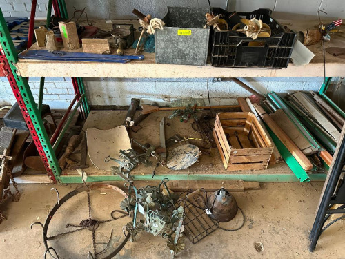 LARGE GROUP OF VINTAGE D&Eacute;COR AND LIGHTING