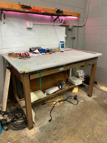WORK TABLE WITH CONTENTS