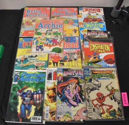 LARGE GROUP OF VINTAGE COMICS