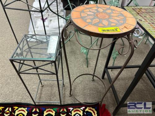 (2) ASSORTED ACCENT END TABLE'S