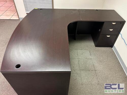 L SHAPED LAMINATE CHERRY OFFICE DESK.
