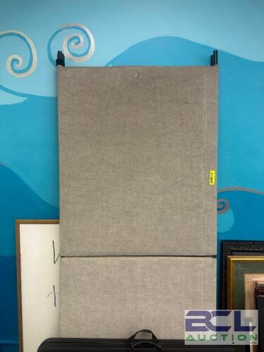 ROOM DIVIDER