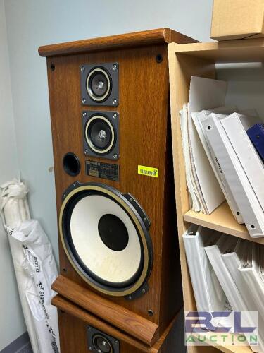 (2) FISHER STV-727 VINTAGE SPEAKERS.