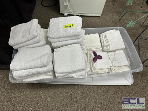 (1) CONTAINER OF LINEN FACE TOWELS.