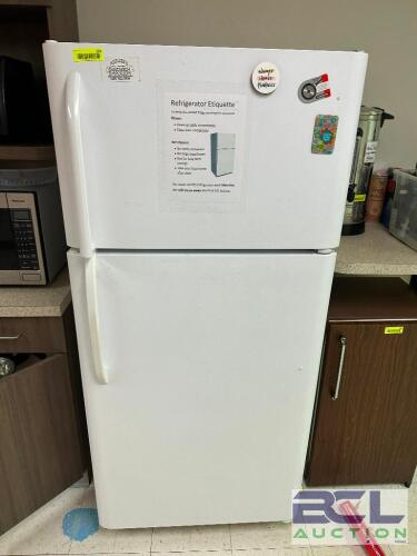 HOUSE HOLD REFRIGERATOR FREEZER.