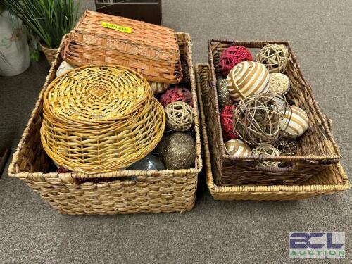 ASSORTED WICKER BASKET AND BALLS