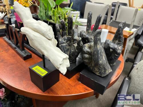 (1) LARGE LOT OF ASSORTED TCHOTCHKES AND DECORATIONS.