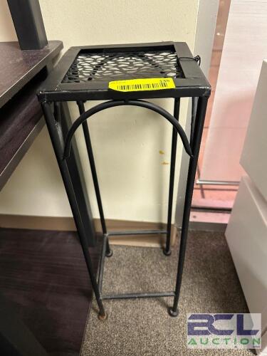 SMALL METAL ACCENT TABLE