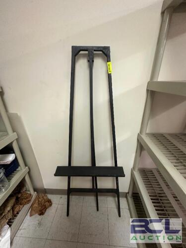 PAINTING EASEL