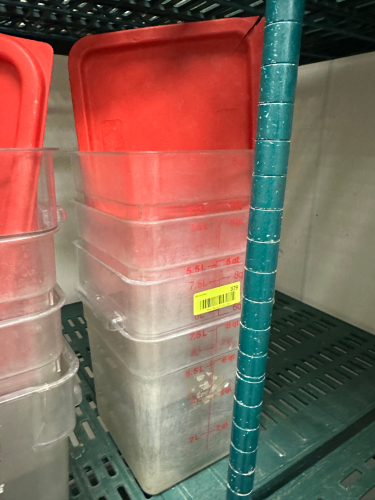 (4) 8 QT PLASTIC CONTAINERS WITH LIDS