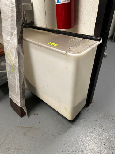 15 GALLON INGREDIENTS BIN W/ LID.