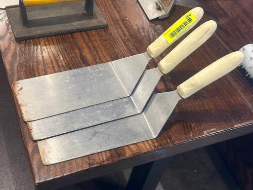 (3) - SPATULAS