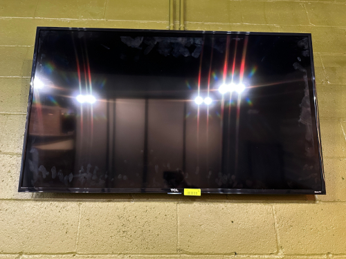 TVS ROKU 55" SMART TV WITH WALL MOUNT