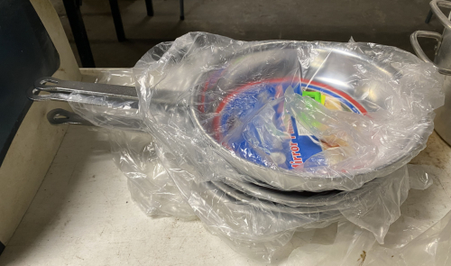 (4) 10" SKILLETS ( NEW )