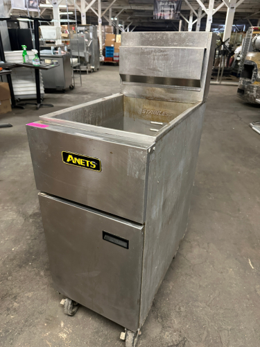 ANETS 40 LB. GAS DEEP FRYER.