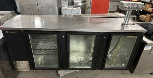TRUE THREE GLASS DOOR BACK BAR COOLER W/ FOUR GROUP RIGHT SIDE TAP HEAD. W/ LINES AND FITTINGS
