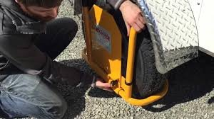 (1) TRUCK AND TRAILER WHEEL LOCK