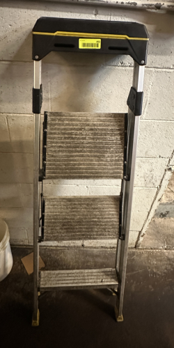 THREE STEP FOLDING LADDER
