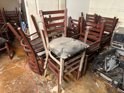 (1) LARGE LOT OF DAMAGED TABLES AND CHAIRS.