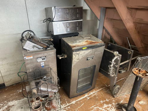 (1) LOT OF NON WORKING RESTAURANT AND BREWERY EQUIPMENT.