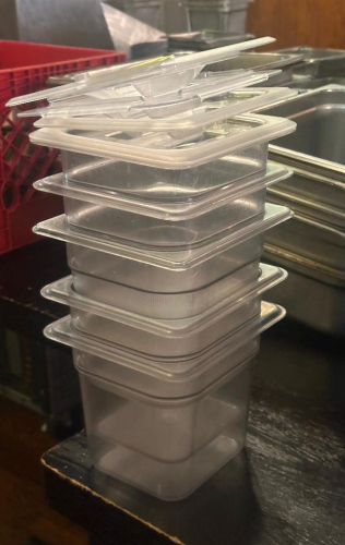 (6) 1/6 PLASTIC INSERTS.