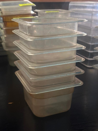 (6) 1/6 PLASTIC INSERTS.