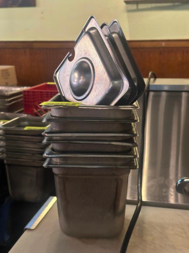 (6) 1/6TH SIZE STAINLESS INSERTS W/ LIDS.