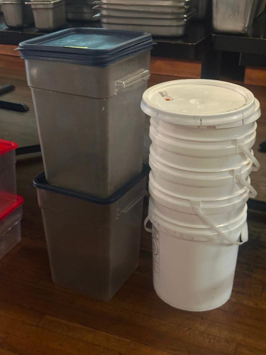 (2) 22 QT PLASTIC CONTAINERS W/ LIDS