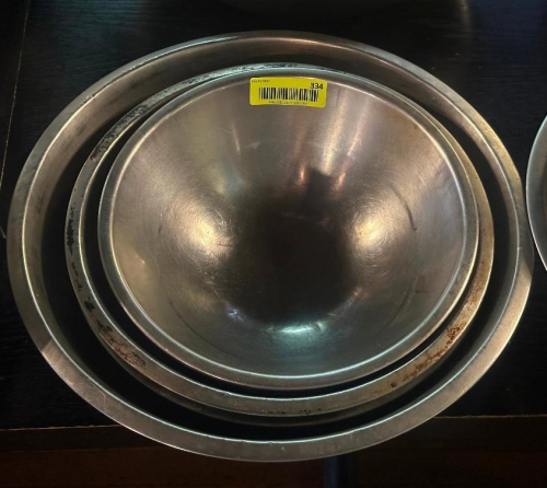 (4) ASSORTED STAINLESS MIXING BOWLS