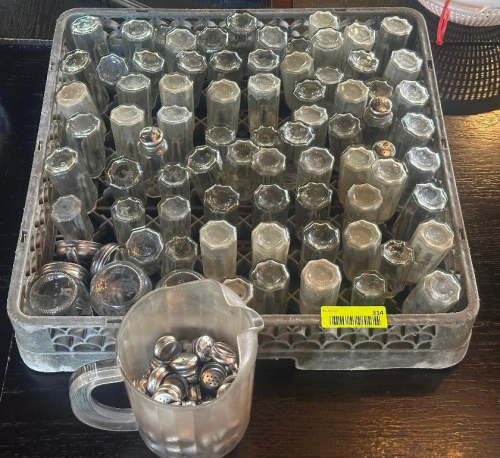 (1) LOT OF GLASS SALT AND PEPPER SHAKERS