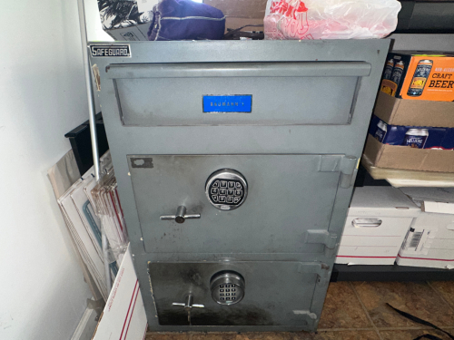 SAFEGUARD LARGE DROP SAFE WITH DIGITAL COMBO PAD