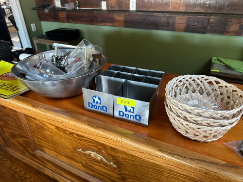 (1) LOT OF ASSORTED BAR SUPPLIES AND SMALL WARES.