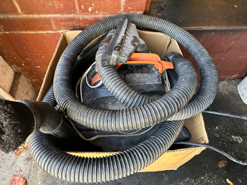 12 GALLON WET DRY SHOP VAC.