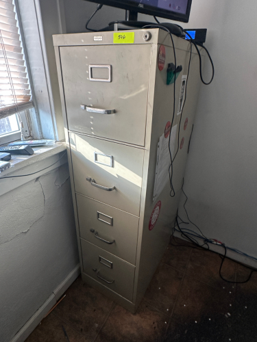 FOUR DRAWER METAL FILE CABINET.