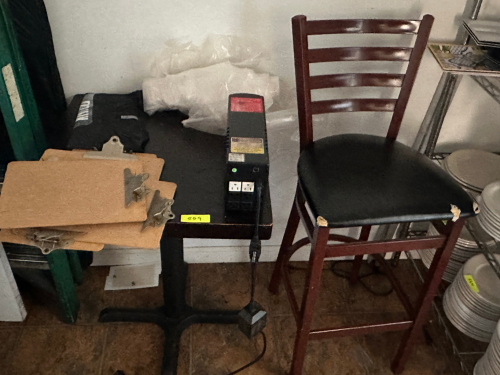 24" X 24" WOODEN TOP TABLE AND (1) BAR STOOL