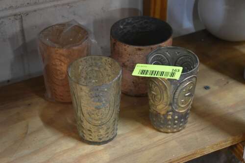 (4) - MATCHING TABLE D&Eacute;COR / VASES