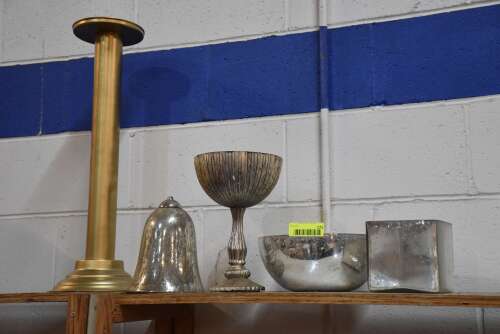 (5) - MATCHING TABLE D&Eacute;COR / VASES