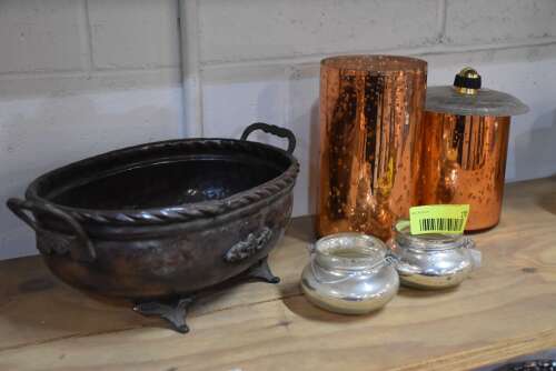 (5) - MATCHING TABLE D&Eacute;COR / VASES