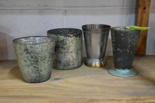 (4) - MATCHING TABLE D&Eacute;COR / VASES