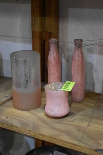 (4) - MATCHING TABLE D&Eacute;COR / VASES