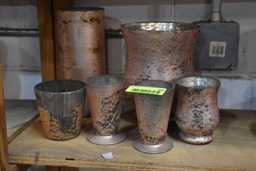 (4) - MATCHING TABLE D&Eacute;COR / VASES